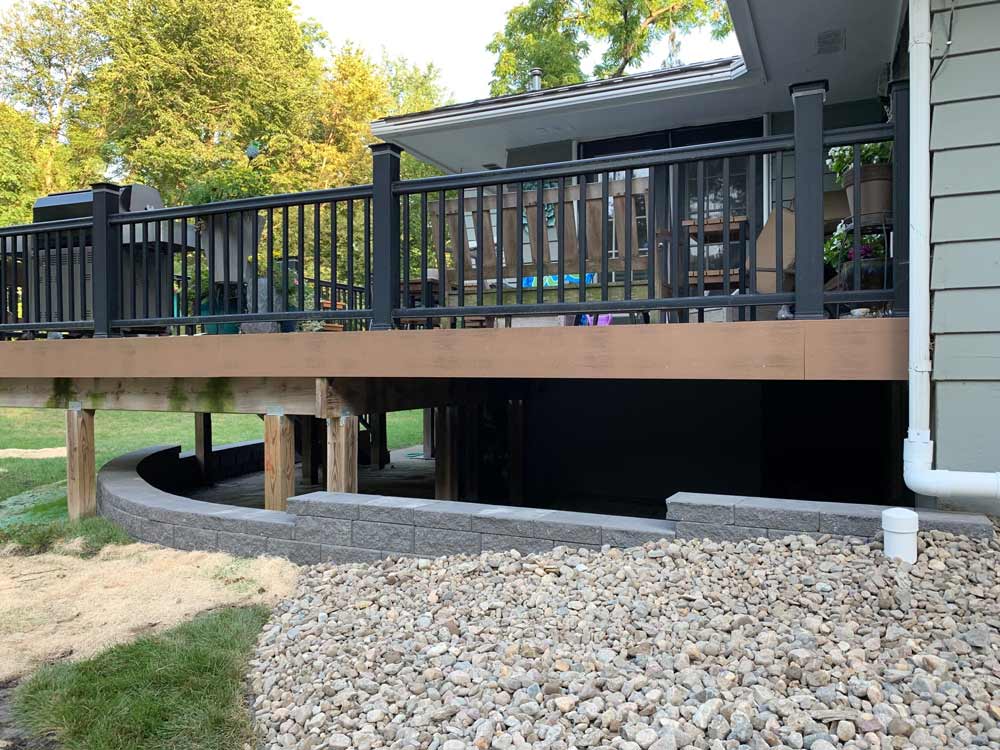 retaining-wall-wrapping-around--and-under-deck